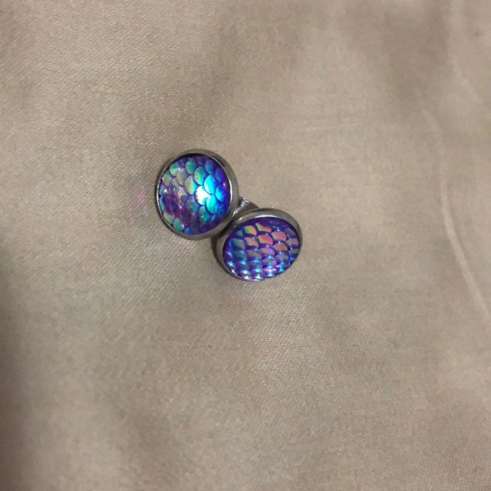 3 for $10 purple iridescent scale earrings 🧜‍♀️